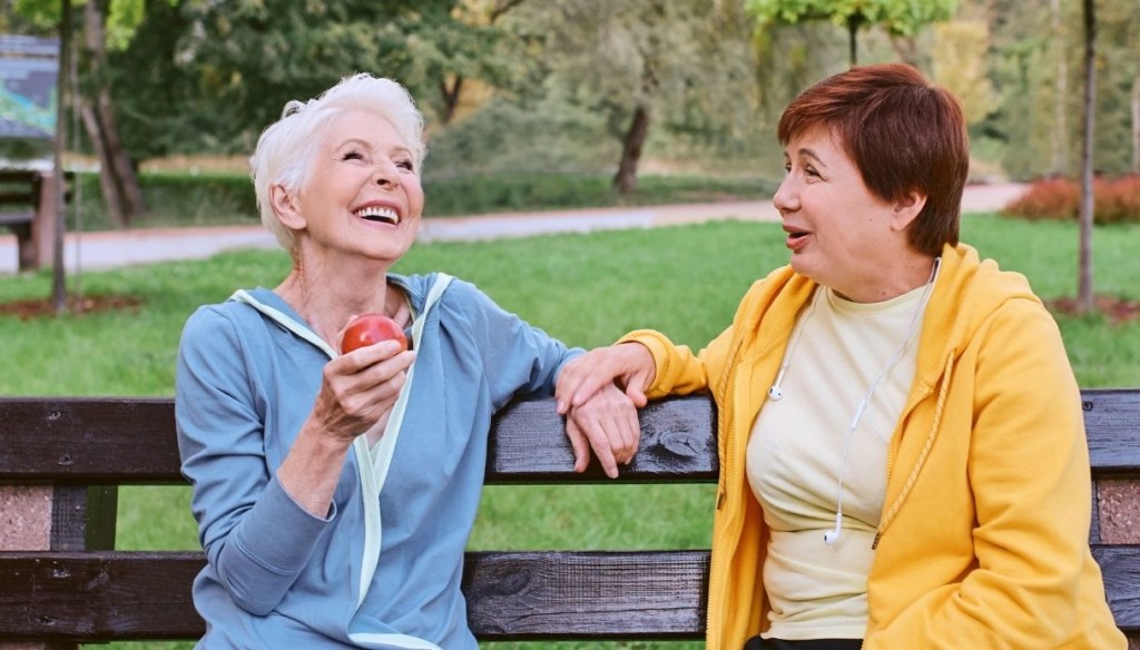 donne anziane che si impegnano per dimagrire 10 kg in menopausa